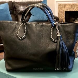 Michael Kors Black Leather Handbag.  Great Pre-Own Condition.